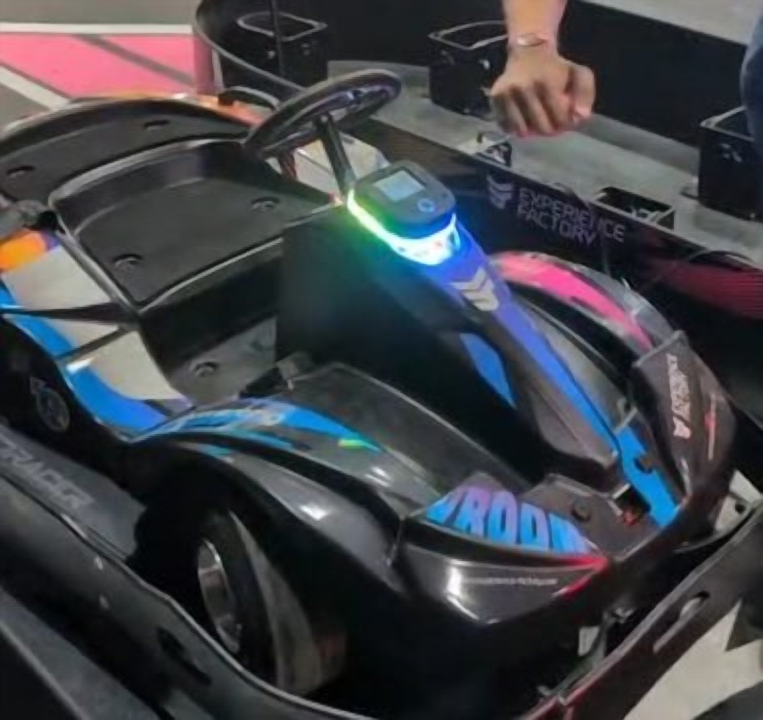 Boîtier Veryfan Pilot installé sur un kart